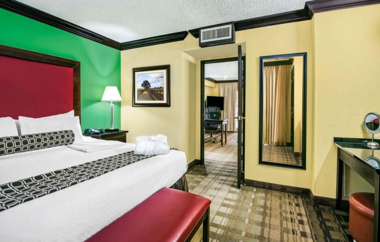 Crowne Plaza Suites Houston - Near Sugar Land Eksteriør billede